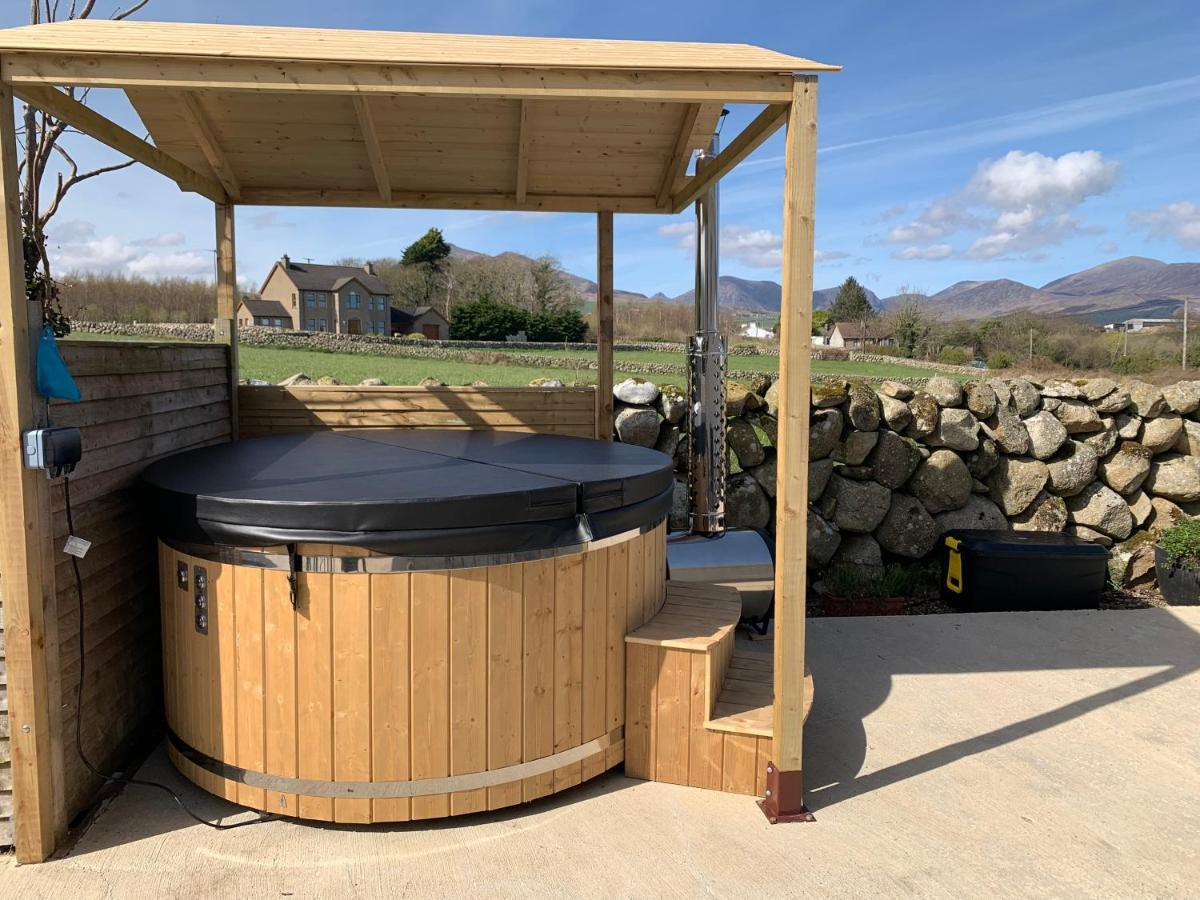 Moneydarragh Cottage With Uninterrupted Mountain And Sea Views- Hot Tub Available For Hire Annalong Extérieur photo